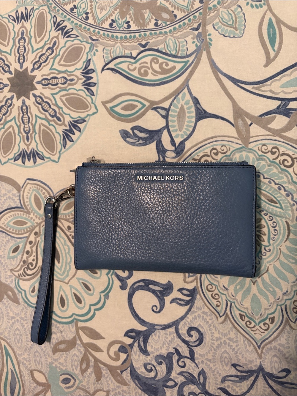 Michael Kors Blue Pebbled Leather Jet Set Travel Signature Smartphone Wallet